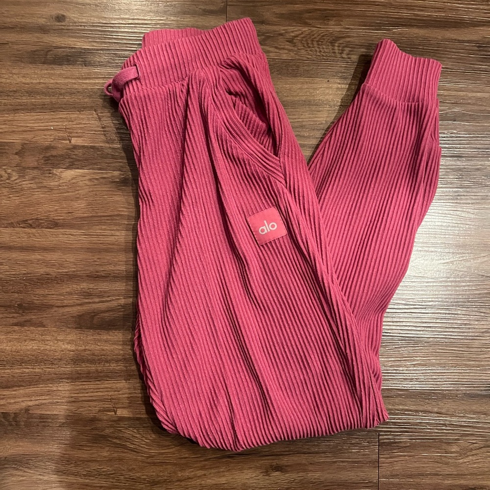 ALO Accolade Yoga Burgundy Ribbed Joggers